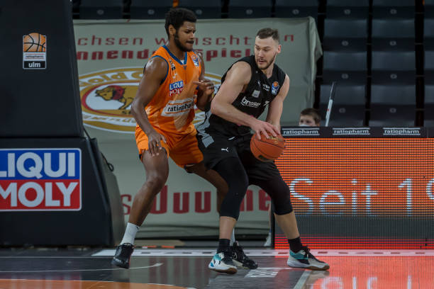 门为球队锁 门为球队锁