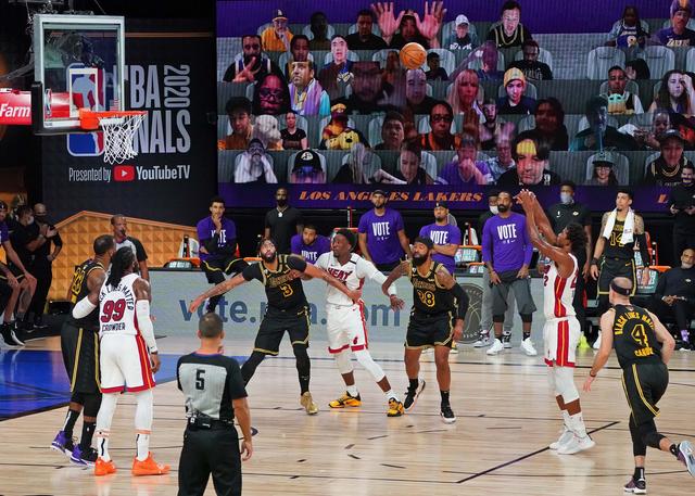 体育赛事中 体育赛事中