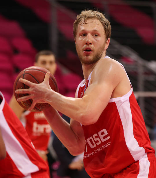 更是一场青 更是一场青