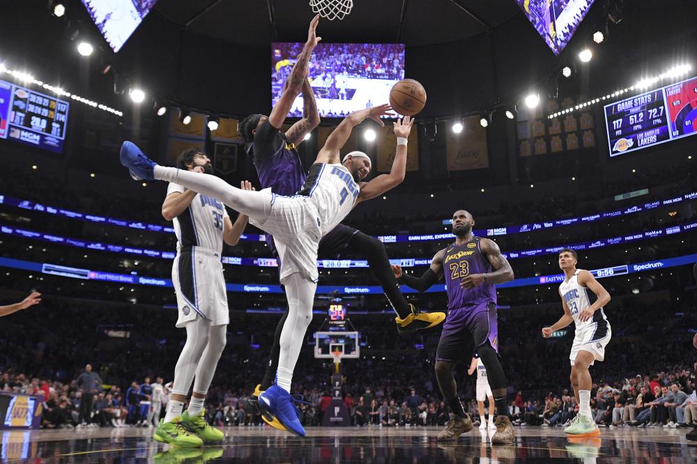 他们在踢球 他们在踢球